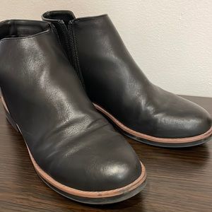 Boots black